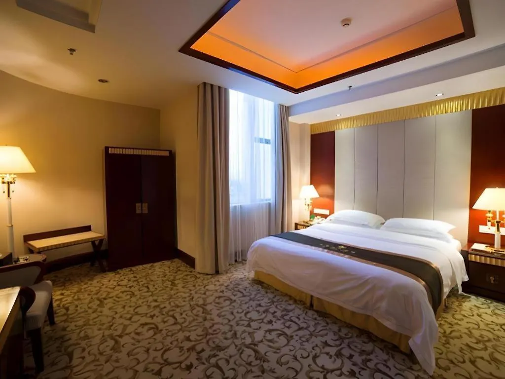 Yijian Holiday Hotel Zhuhai 3*,